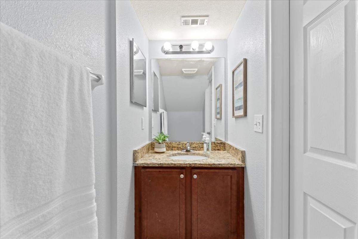 King Bed Cozy Townhouse 10 Min From Uf Βίλα Γκέινσβιλ Εξωτερικό φωτογραφία