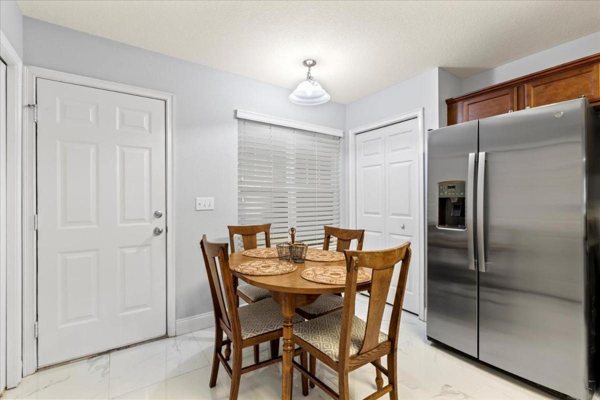 King Bed Cozy Townhouse 10 Min From Uf Βίλα Γκέινσβιλ Εξωτερικό φωτογραφία